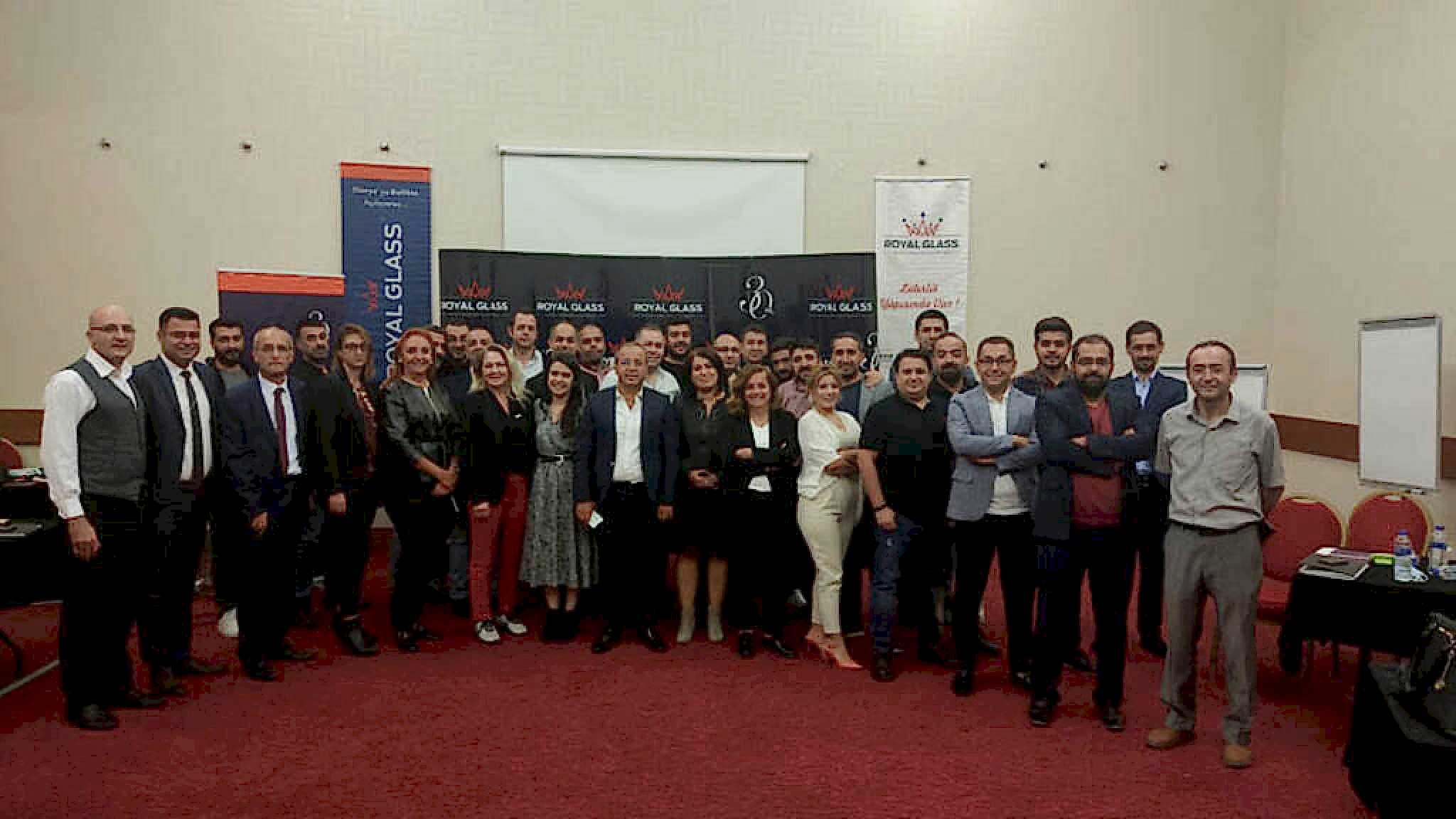 Royal Glass; Değişen Dünyanın, Sürekli Gelişen Lideri